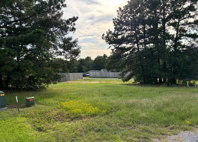 Property at 24 Silver Lakes Dr, Huntsville, TX 77340