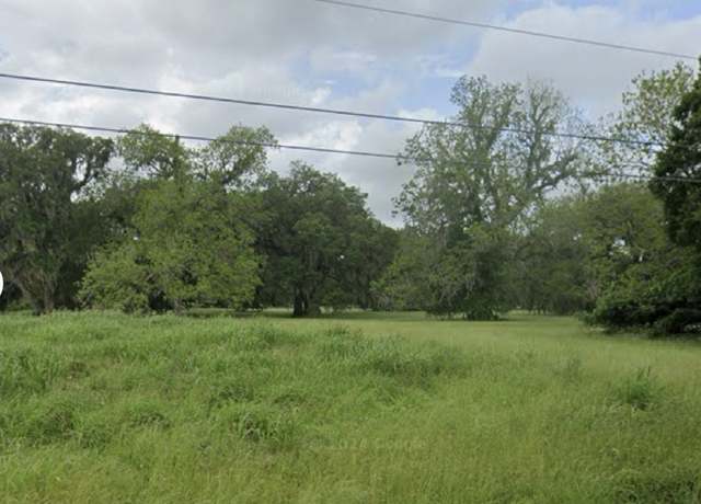 Property at 1144 Frontier Trl, Angleton, TX 77515