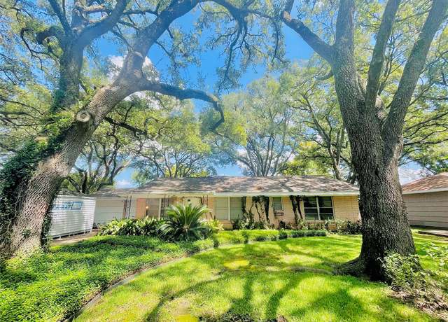 Property at 515 S Belknap St, Sugar Land, TX 77478, 3 beds, 2 baths