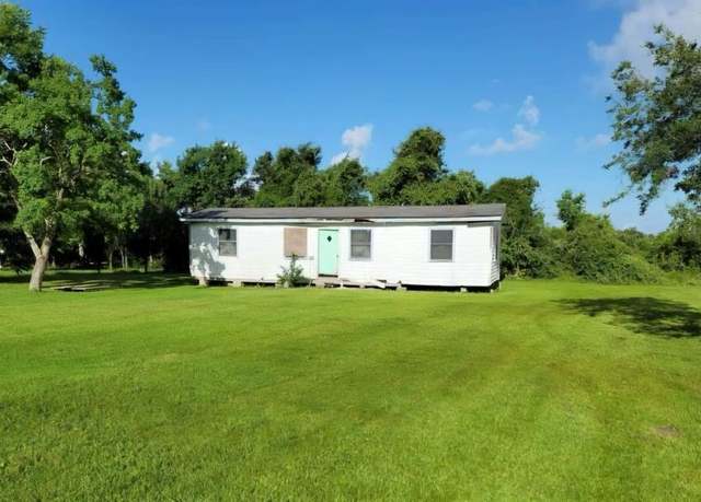 Property at 114 Sylvia St, Anahuac, TX 77514