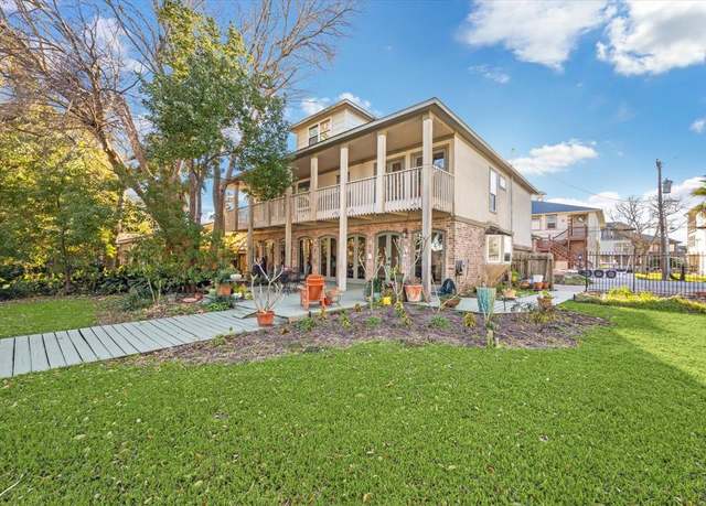 Property at 5 Harbor Ln, Kemah, TX 77565, 4 beds, 2.5 baths