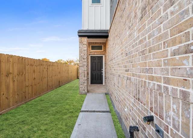 Property at 6404 Pregonero Ln, Houston, TX 77048, 3 beds, 2.5 baths