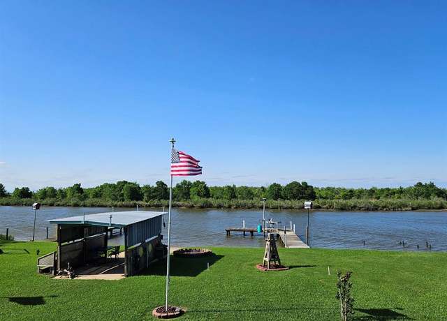 Property at 2535 Bayou Dr, Angleton, TX 77515, 2 beds, 1 bath