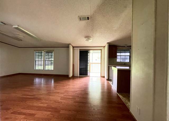 Property at 2211 34th St, Pinehurst, TX 77630, 3 beds, 2 baths