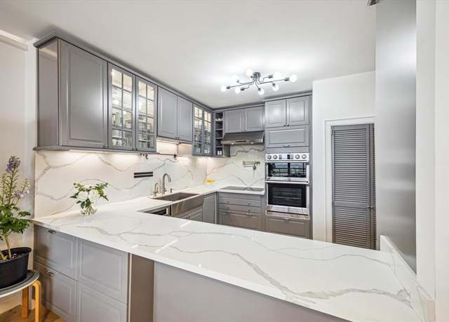 Property at 14 Greenway Plz Unit 23N, Houston, TX 77046, 2 beds, 2 baths
