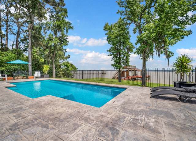 Property at 111 Venice Way, Huntsville, TX 77320, 3 beds, 2 baths