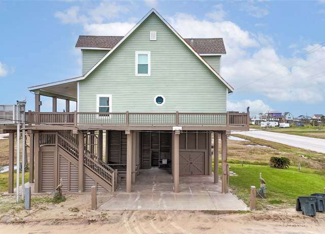 Property at 997 Austin St, Gilchrist, TX 77617, 4 beds, 2.5 baths