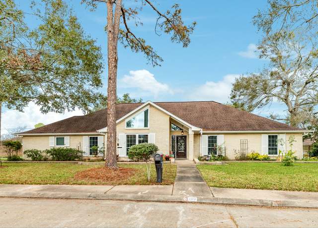 Property at 109 N Cay Ct, Angleton, TX 77515, 4 beds, 2 baths