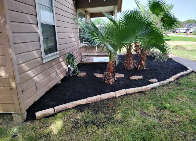 Property at 626 W 6th St, Freeport, TX 77541, 4 beds, 1.5 baths