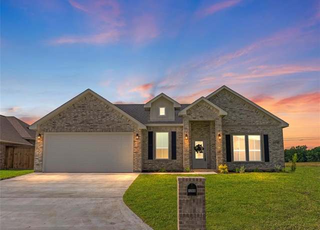 Property at 1200 Sailfish Dr, Bay City, TX 77414, 4 beds, 2.5 baths