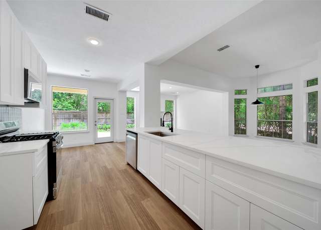 Property at 2 Wintergreen Trl, The Woodlands, TX 77382, 2 beds, 2 baths