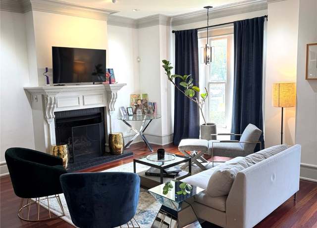 Property at 1325 Ashland St, Houston, TX 77008, 3 beds, 2.5 baths