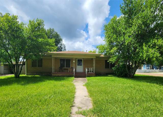 Property at 211 W Sherman St, Livingston, TX 77351, 3 beds, 2 baths