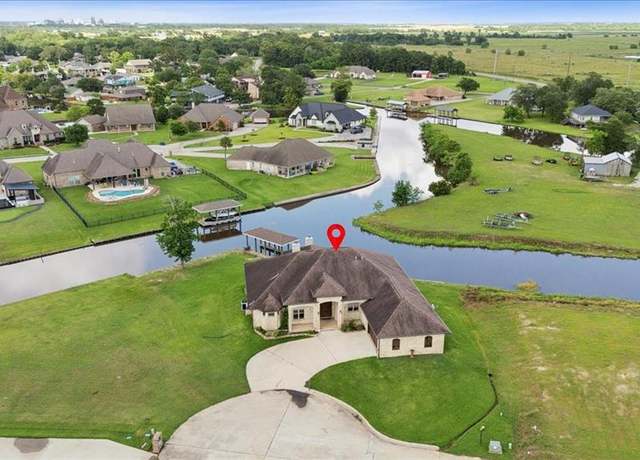 Property at 1215 Bourbon St, Bridge City, TX 77611, 3 beds, 2 baths