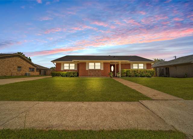 Property at 802 Birdsong Dr, Baytown, TX 77521, 3 beds, 2.5 baths