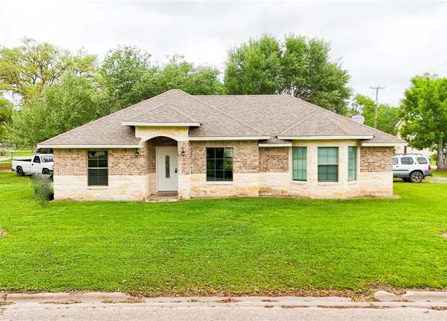 Property at 513 Lincoln St, El Campo, TX 77437, 2 beds, 2 baths