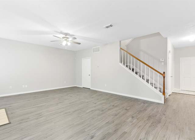 Property at 1502 Plumwood Dr, Houston, TX 77014, 3 beds, 2.5 baths