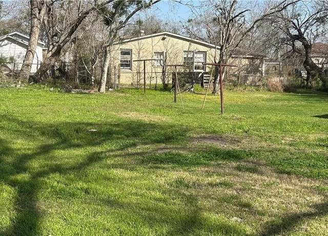 Property at 2606 Hackberry St, Victoria, TX 77901