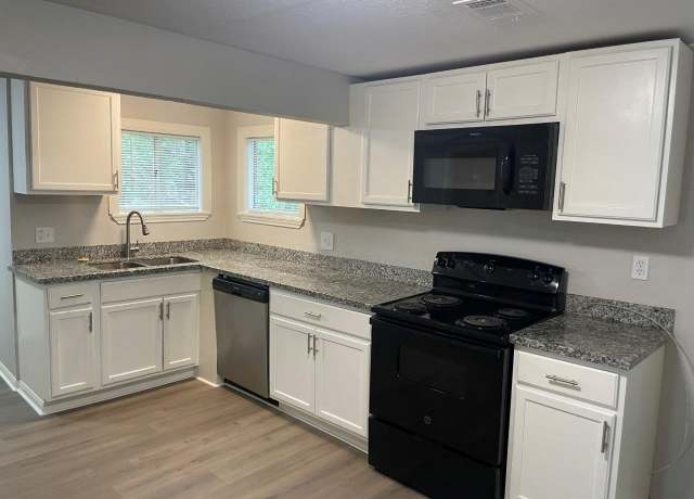 Property at 309 E Pine St, Daisetta, TX 77533, 3 beds, 2 baths
