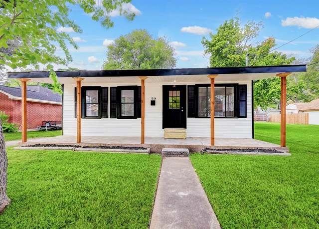 Property at 1014 Dutch St, Deer Park, TX 77536, 3 beds, 2 baths