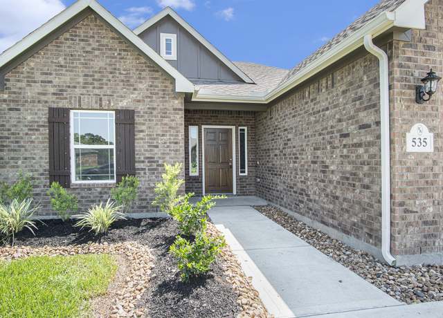Property at 214 Montclaire Dr, West Columbia, TX 77486, 4 beds, 2 baths