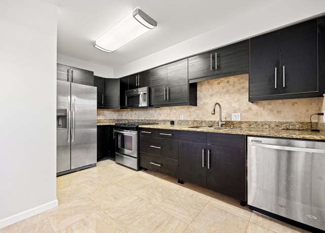 Property at 10328 Longmont Dr Unit 47/1, Houston, TX 77042, 2 beds, 2.5 baths