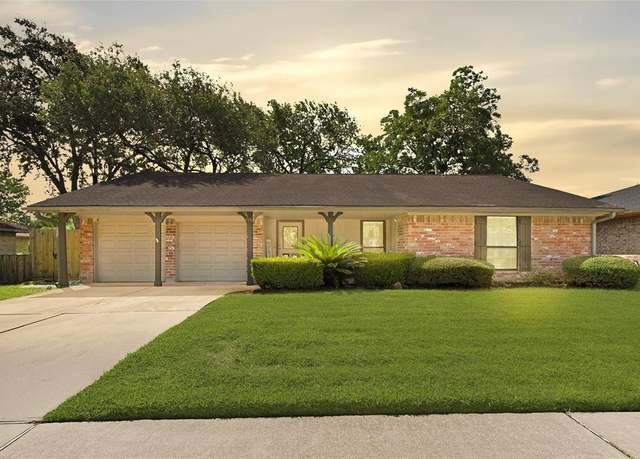 Property at 2703 Shady Creek Dr, Pearland, TX 77581, 3 beds, 2 baths
