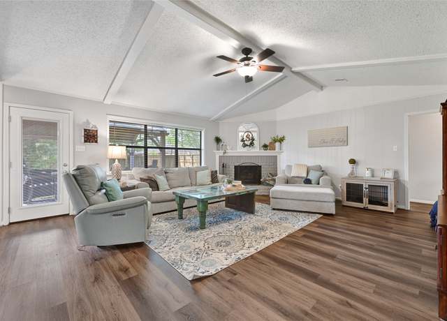 Property at 2703 Shady Creek Dr, Pearland, TX 77581, 3 beds, 2 baths