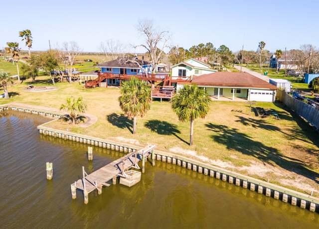 Property at 111 Annette Ct, Angleton, TX 77515, 3 beds, 2 baths