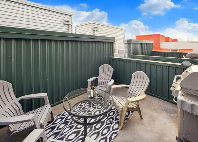 Property at 2976 Commerce St, Houston, TX 77003, 2 beds, 2 baths