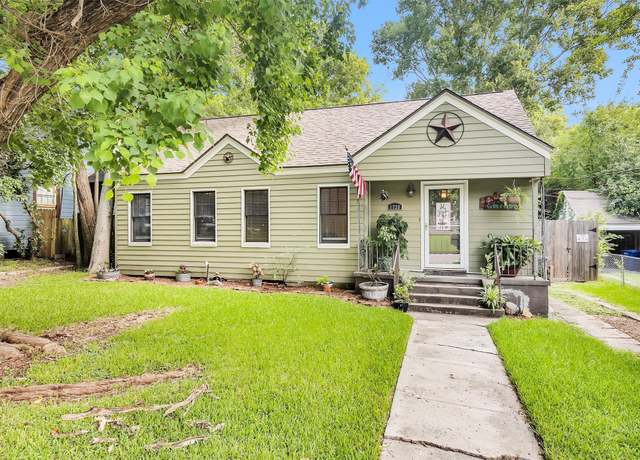 Property at 1720 18th St, Huntsville, TX 77340, 2 beds, 1 bath