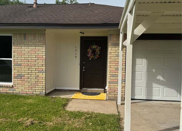 Property at 1419 Avenue E, Danbury, TX 77534, 3 beds, 1 bath