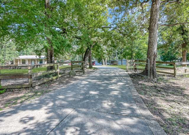 Property at 15040 Dogwood Ln, Conroe, TX 77303, 3 beds, 2 baths