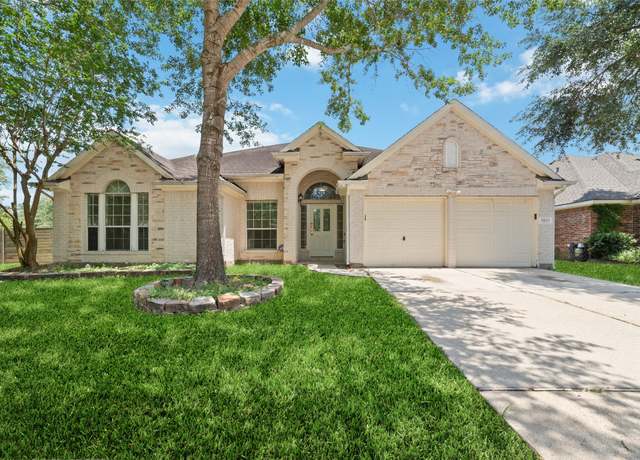 Property at 8122 Dune Brook Dr, Pearland, TX 77089, 3 beds, 2.5 baths