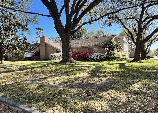 Property at 2002 Shadow Bend Dr, Houston, TX 77043, 3 beds, 2 baths