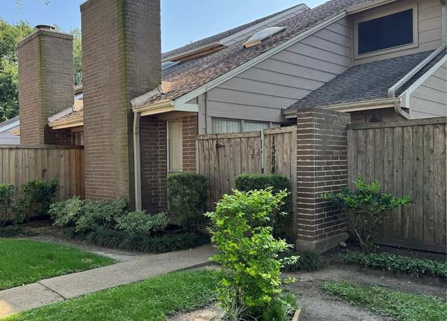 Property at 13845 Hollowgreen Dr, Houston, TX 77082, 2 beds, 2.5 baths