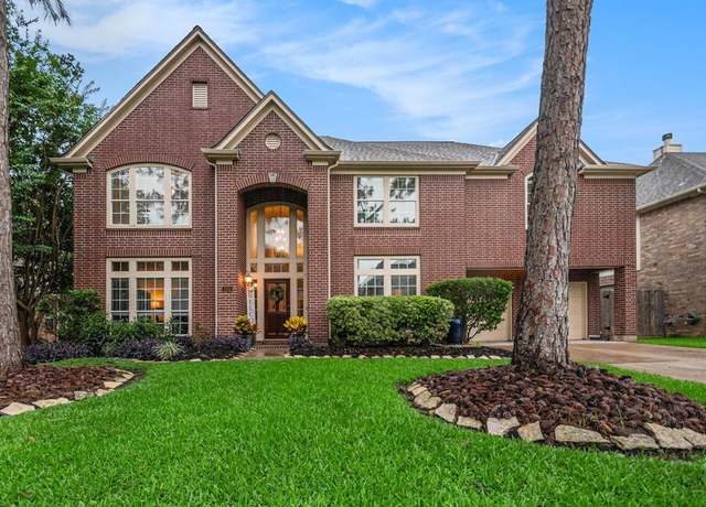 Property at 305 Pinnacle Cove Ct, League City, TX 77573, 5 beds, 3.5 baths