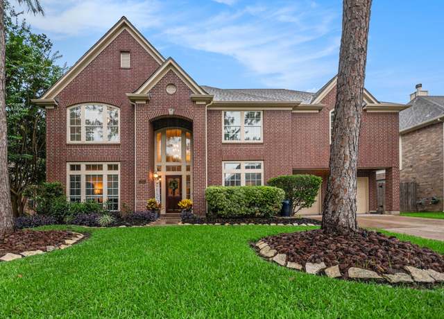 Property at 305 Pinnacle Cove Ct, League City, TX 77573, 5 beds, 3.5 baths