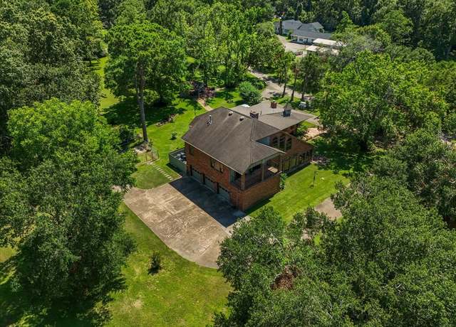 Property at 3415 E Bayou Dr, Dickinson, TX 77539, 4 beds, 5 baths