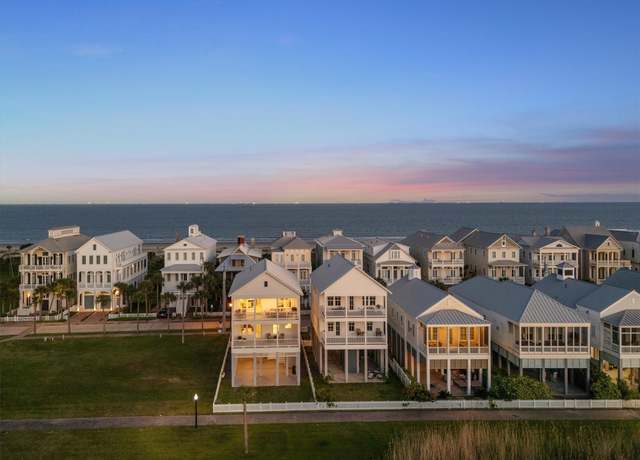 Property at 2646 E Seaside Dr, Galveston, TX 77550, 3 beds, 3.5 baths