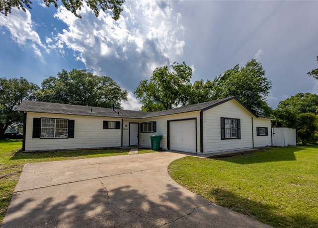 Property at 3600 Kenwood St, West Orange, TX 77630, 3 beds, 1 bath