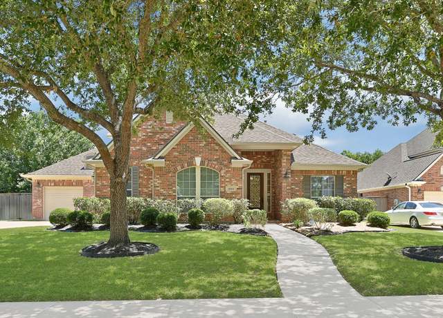 Property at 8303 Crescent Knolls Dr, Richmond, TX 77406, 4 beds, 3 baths