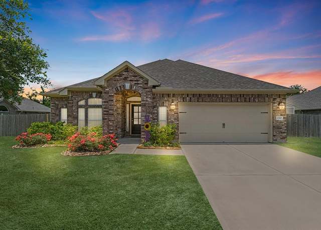 Property at 1290 Laurel Loop, Angleton, TX 77515, 4 beds, 2 baths