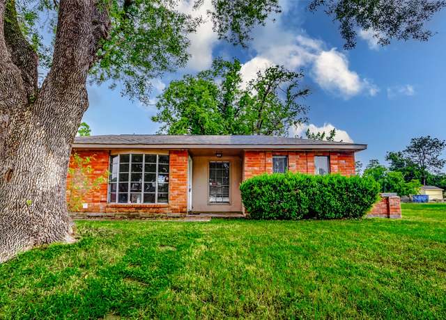 Property at 4969 E Ridge Creek Dr, Houston, TX 77053, 3 beds, 2 baths