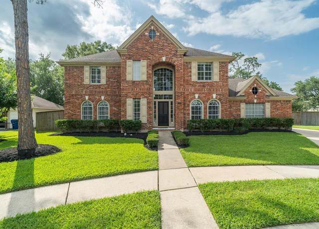 Property at 1204 Buttonwood Dr, Friendswood, TX 77546, 4 beds, 2.5 baths