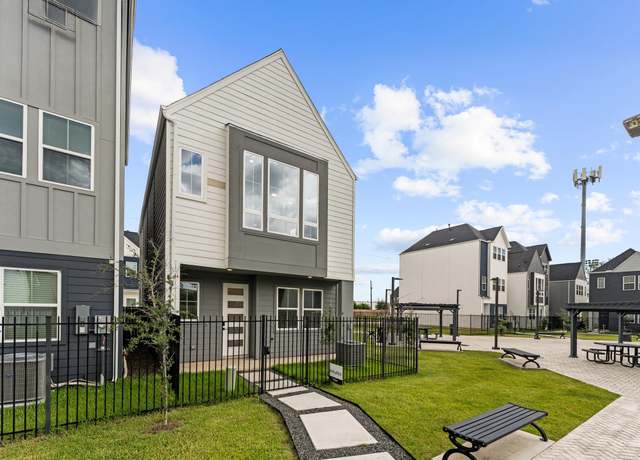 Property at 8305 Springwood Creek Ln, Houston, TX 77055, 3 beds, 2.5 baths