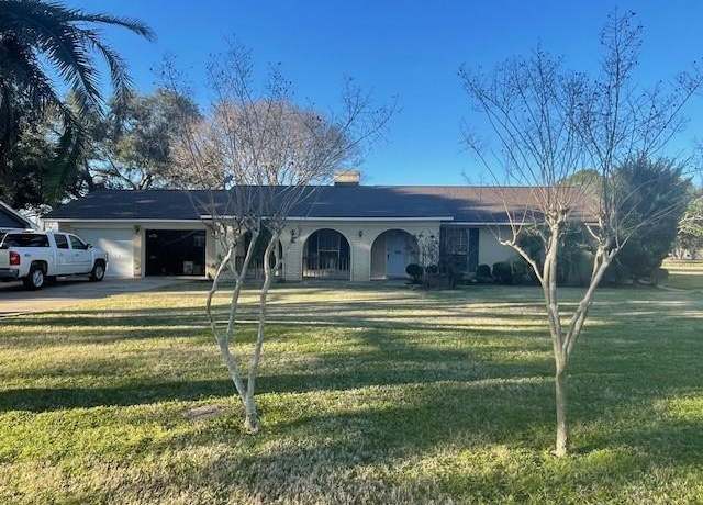 Property at 363 Margaret St, El Campo, TX 77437, 3 beds, 2 baths