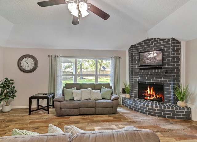 Property at 710 Razee Ct, Crosby, TX 77532, 3 beds, 2 baths