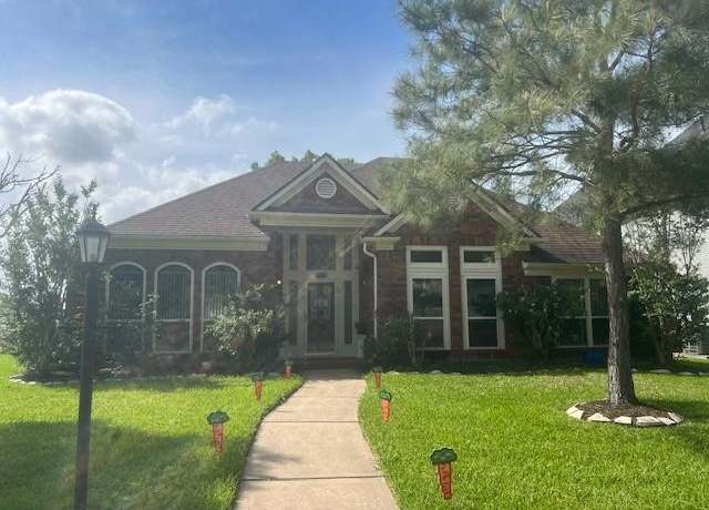 Property at 2134 Kilkenny Dr, Pearland, TX 77581, 3 beds, 2 baths