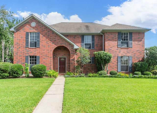 Property at 702 E Haven Ct, Friendswood, TX 77546, 5 beds, 4 baths
